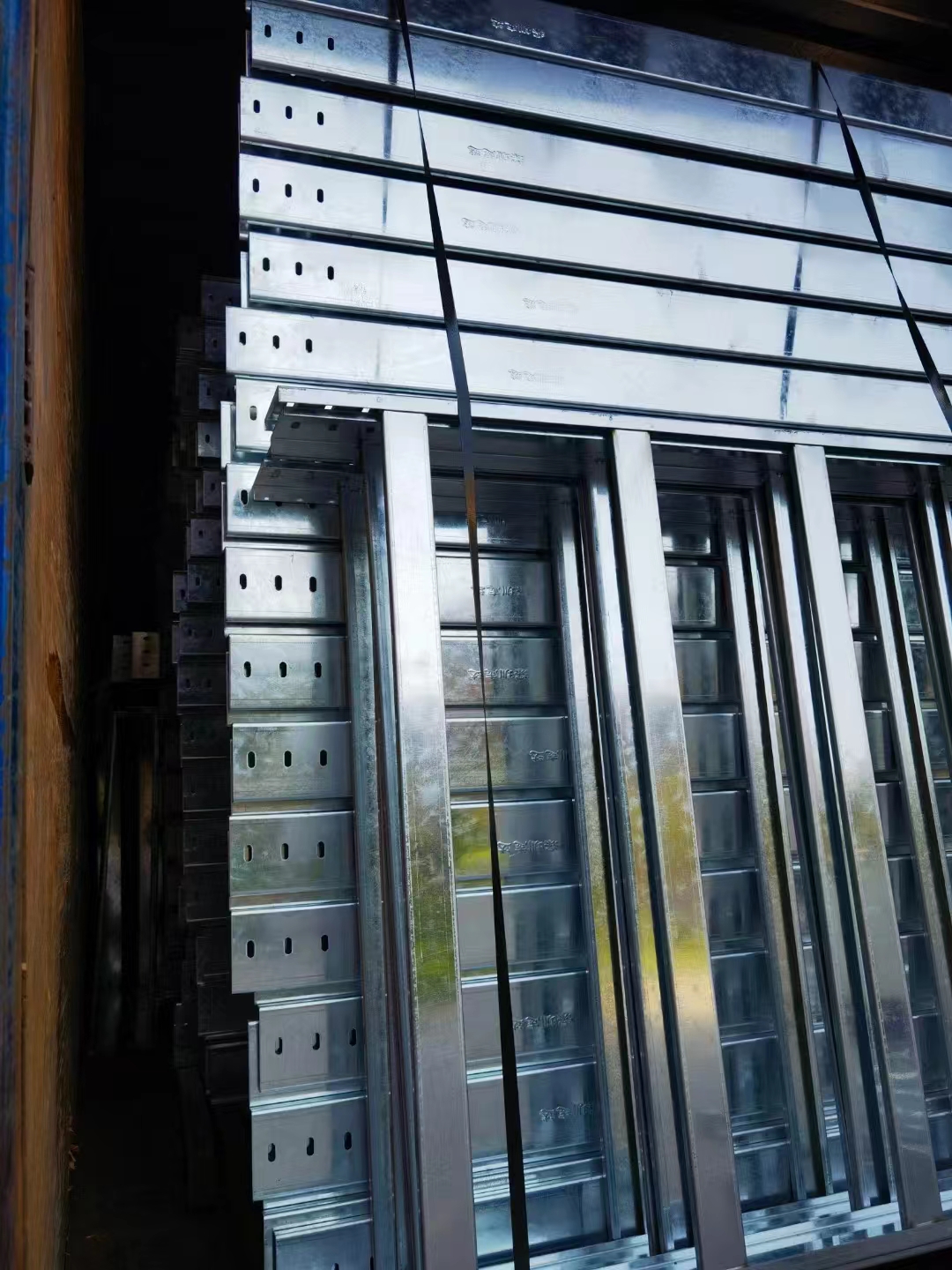 安装阻燃镀锌线盒时有哪些注意事项？